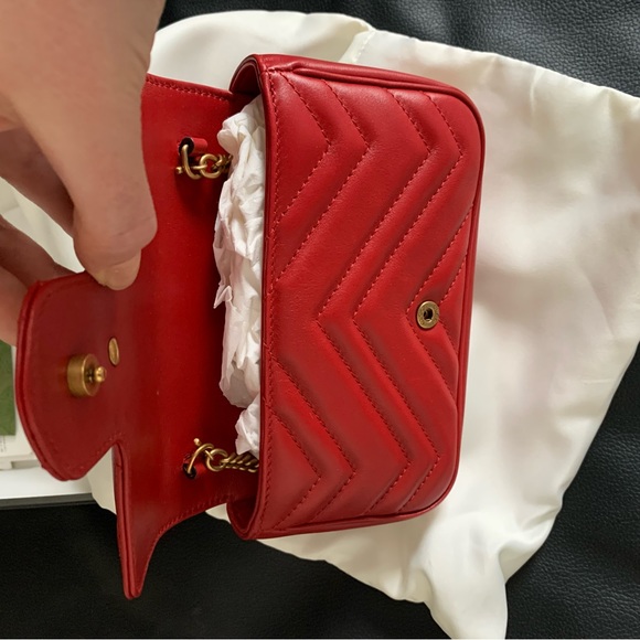 Gucci Marmont Bag in Hibiscus Red - Picture 4 of 10